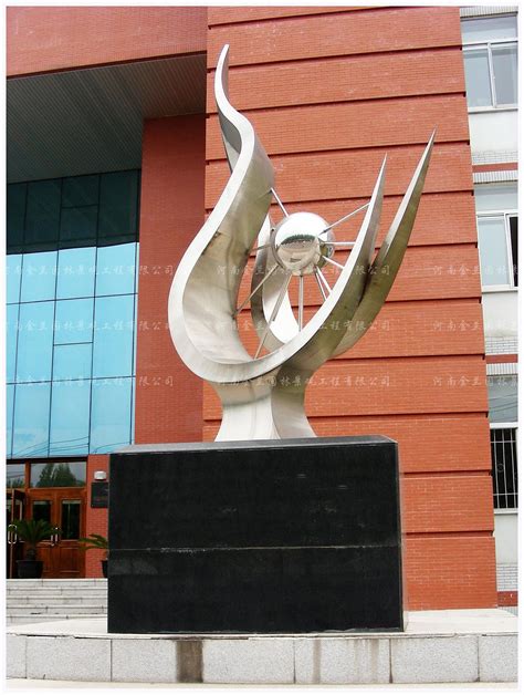 黑龙江不锈钢校园雕塑