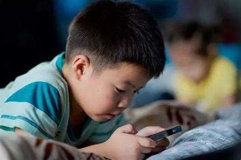 15岁男孩玩手机上瘾怎么教育