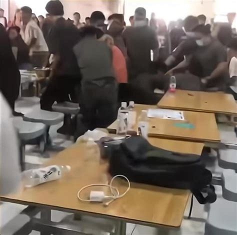 30名学生遭教官持棍殴打