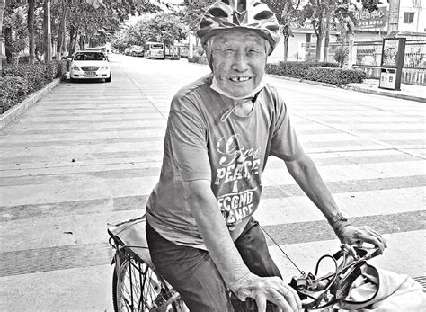65岁老人偷盗自行车