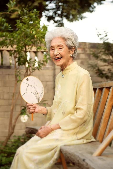 79岁网红奶奶表演