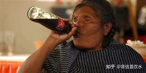 90岁老人把可乐当水喝