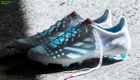 adidas 最新款足球鞋