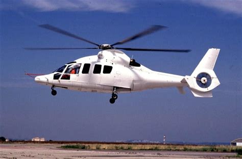 fn白色直升机