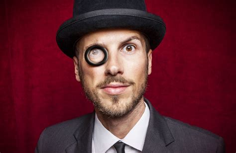 how to wear a monocle
