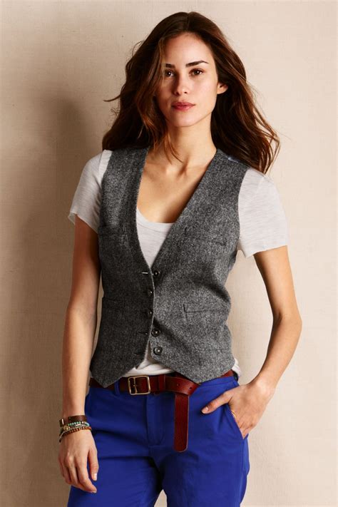 how to wear a vest